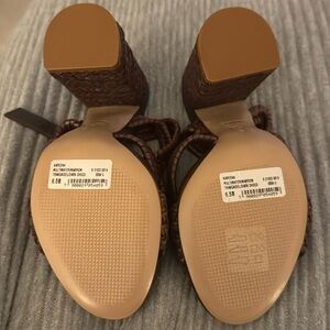 Schutz sandals, brown leather brand new